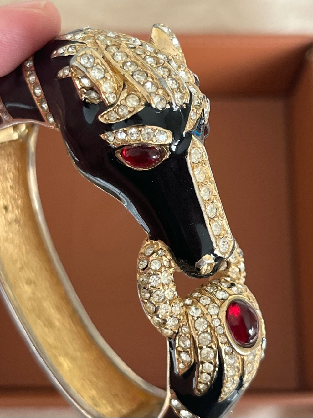 Vintage Ciner Zoo Animal Head Horse Holding Ring Red Glass Black Enamel Bangle - Picture 6 of 13